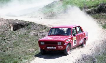 Javier “Gato” Pérez-Nieto (Seat 124-1800). Rallye RACE-Milenario de Cardona 1986 / Foto: Joan Aymamí